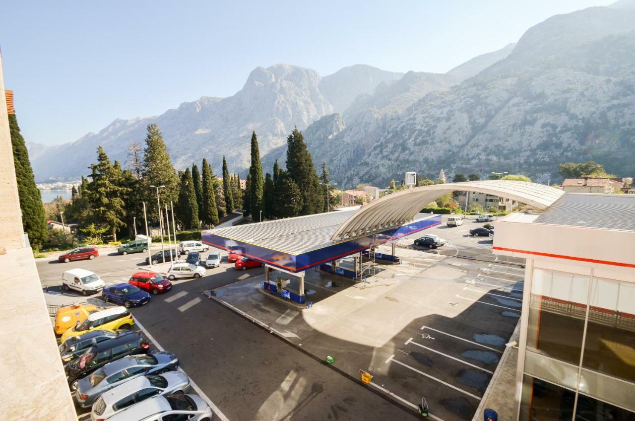 Apartments Anita With Garage Parking Kotor Exterior photo